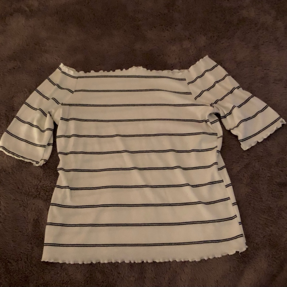 Caution to the wind | Off the shoulder crop top